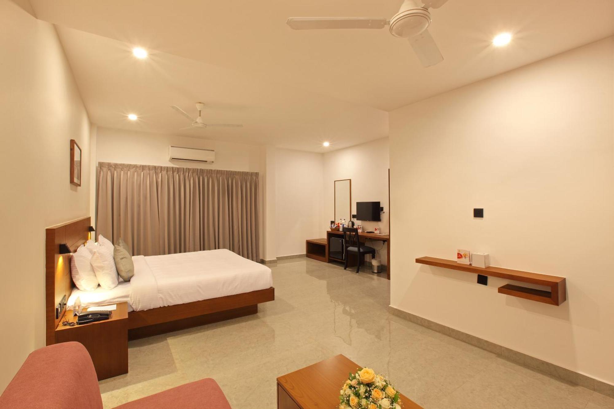 Hotel Prince Kaladi Exterior photo